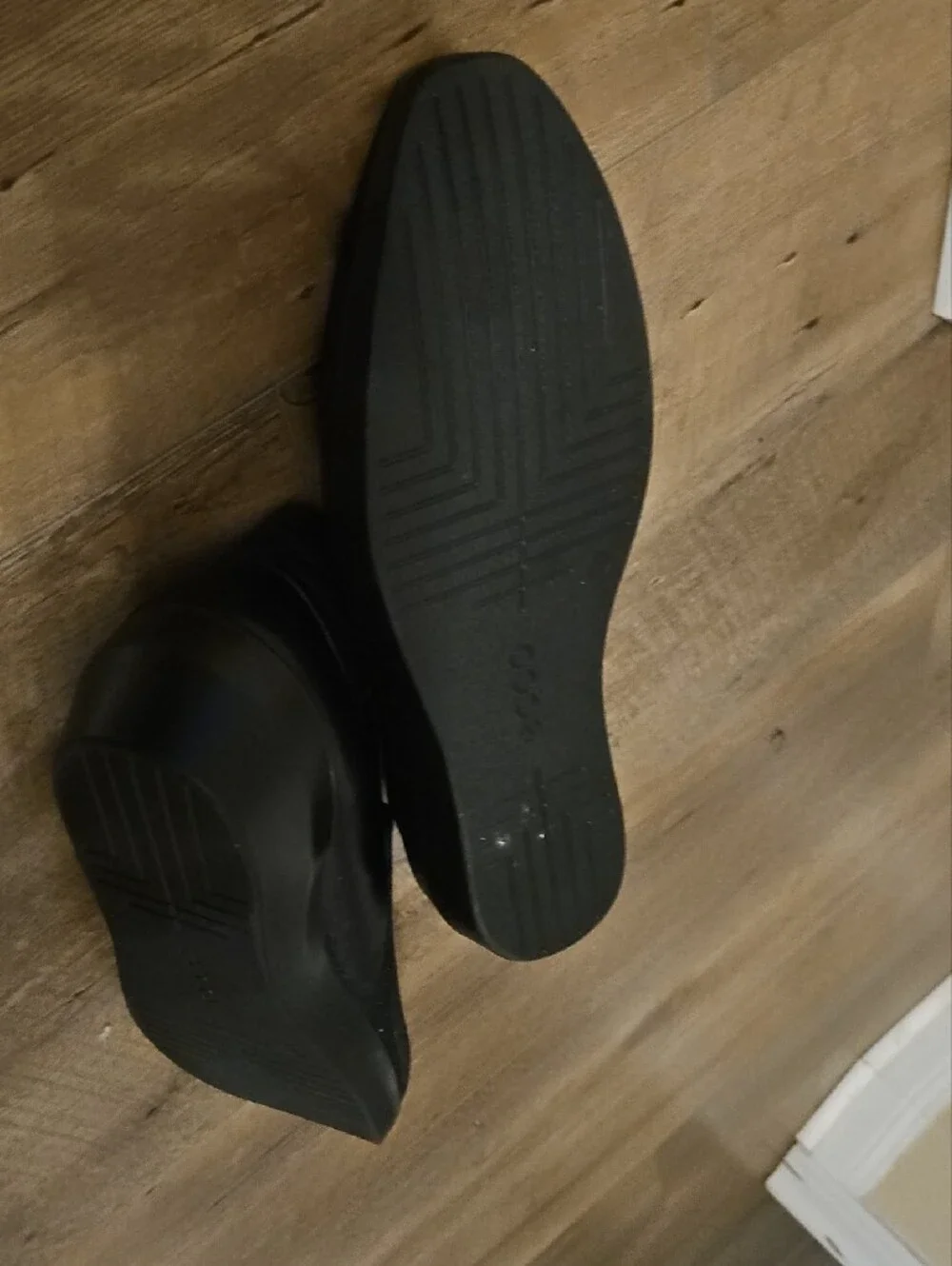 Ecco sleek slip